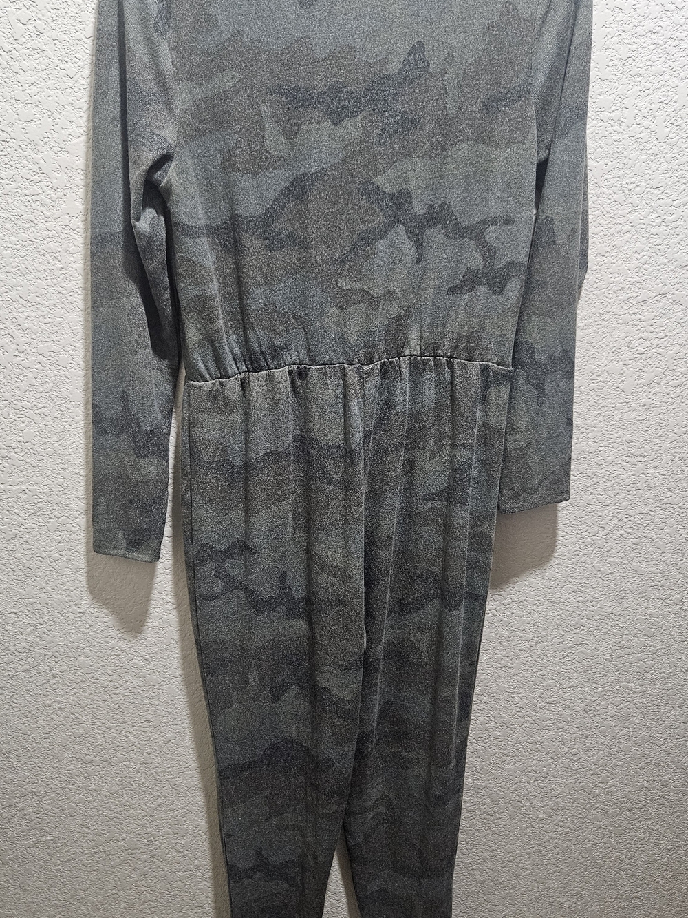 Rewind Olive Distressed Camo V-Neck Long Sleeve Jumpsuit -NWOT LARGE - Picture 4 of 7